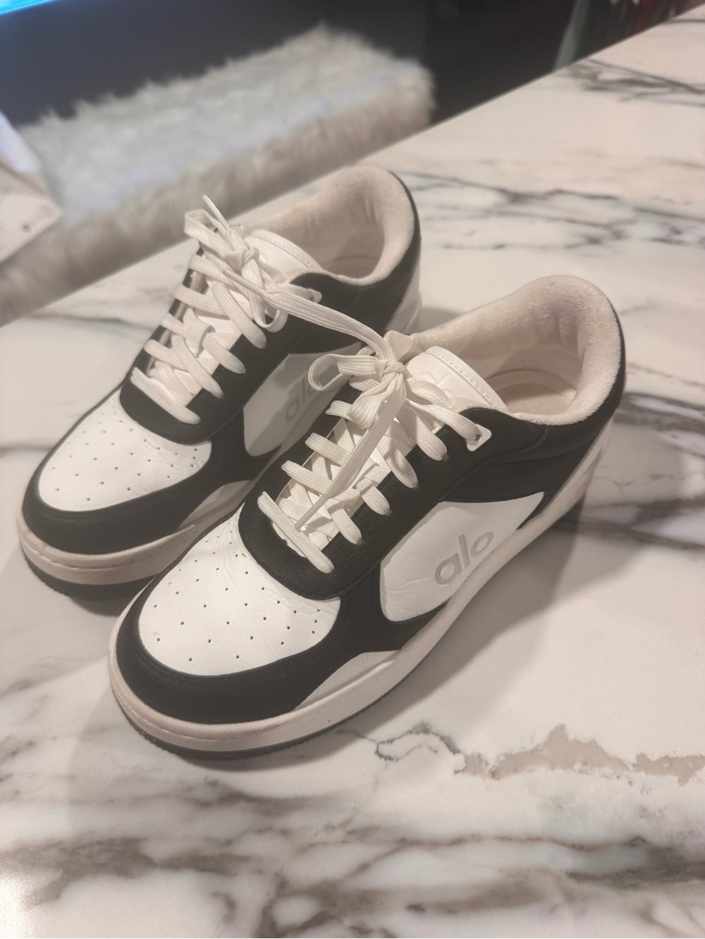 ALO Yoga Black and White Women's Recovery Mode Sneakers